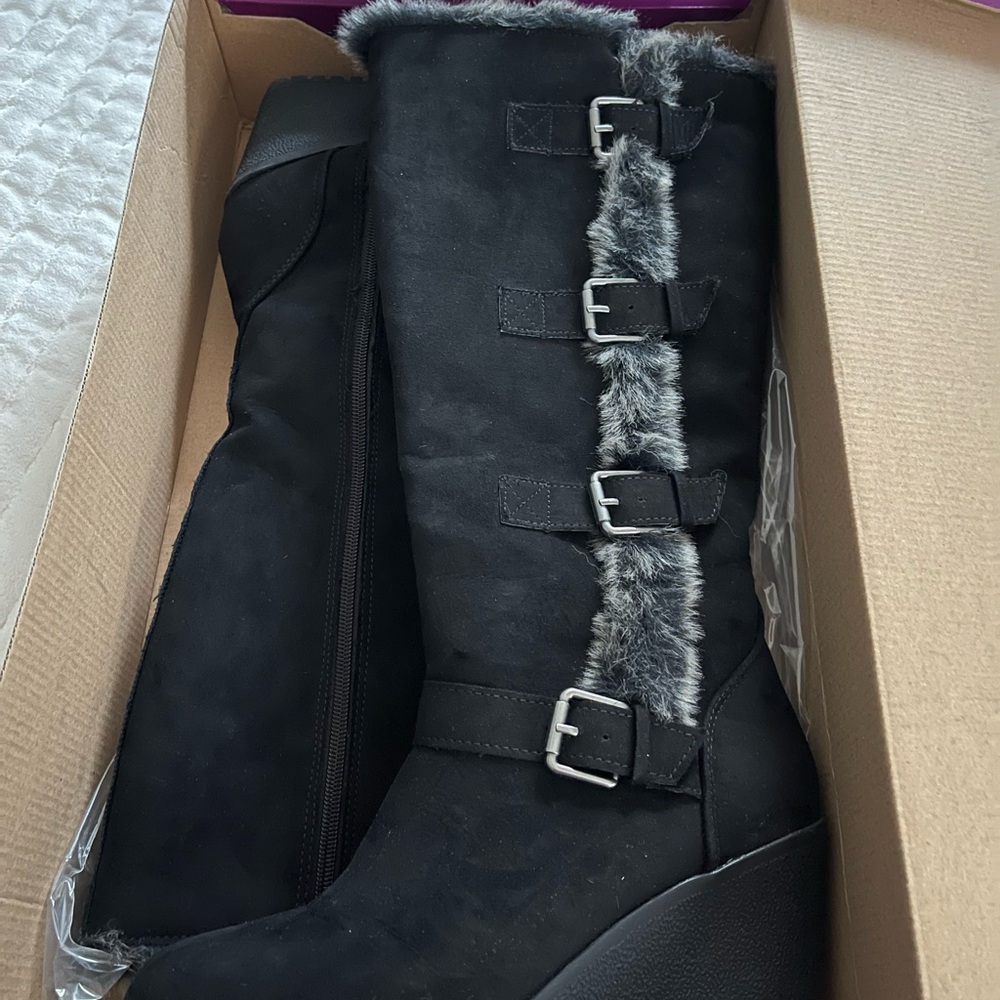 Rampage boot never worn.